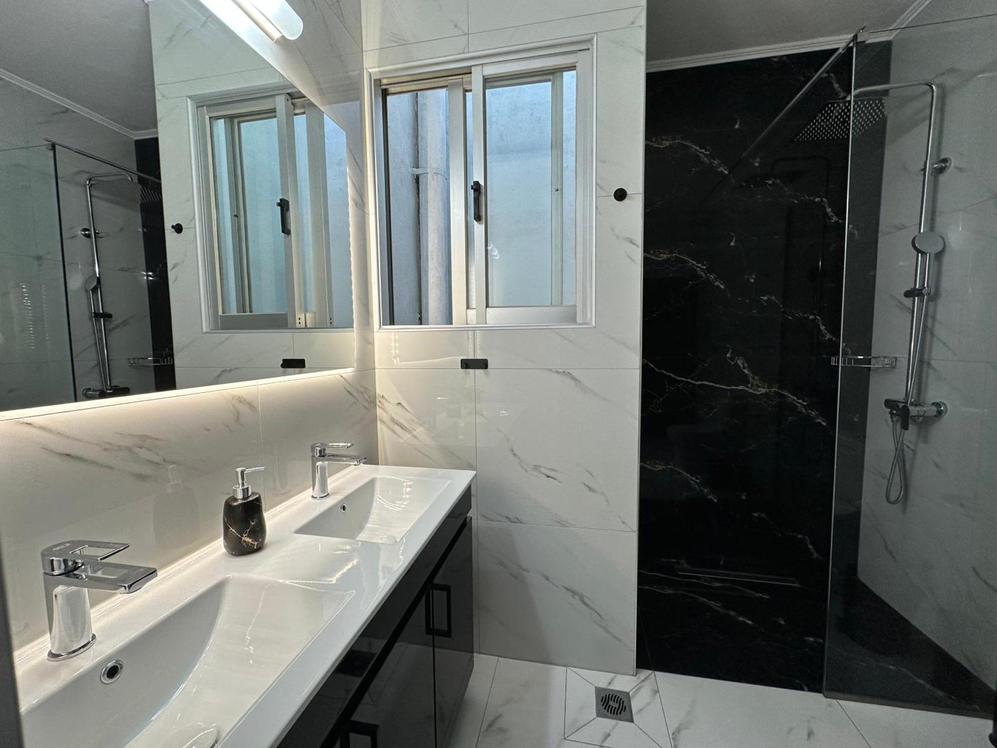 W Pearl Suite เนอาเปรามอส ภายนอก รูปภาพ