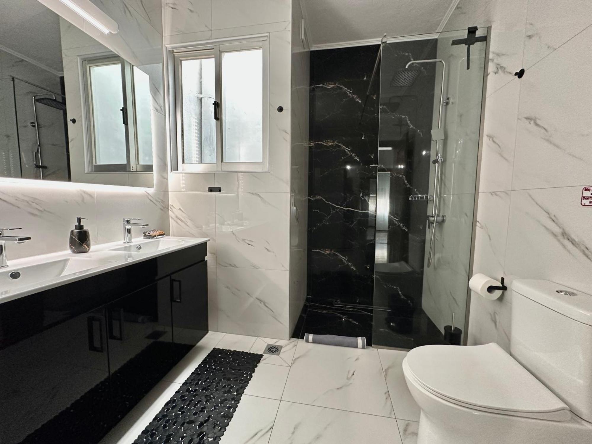 W Pearl Suite เนอาเปรามอส ภายนอก รูปภาพ